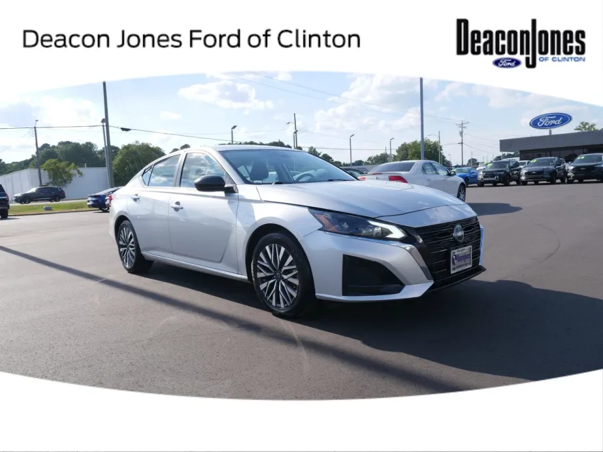 2024 Nissan Altima 2.5 SV photo 1