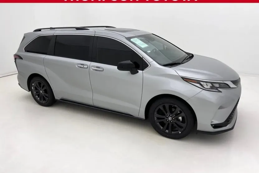 2024 Toyota Sienna XSE photo 1