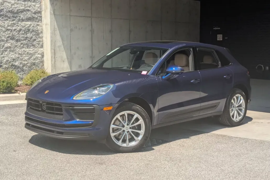 2025 Porsche Macan T photo 1