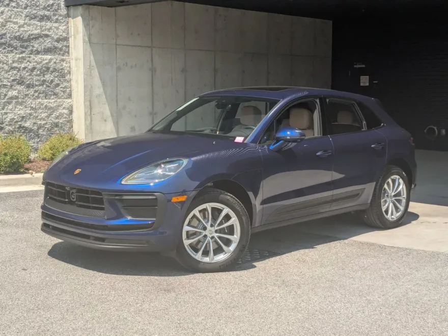 2025 Porsche Macan T photo 1