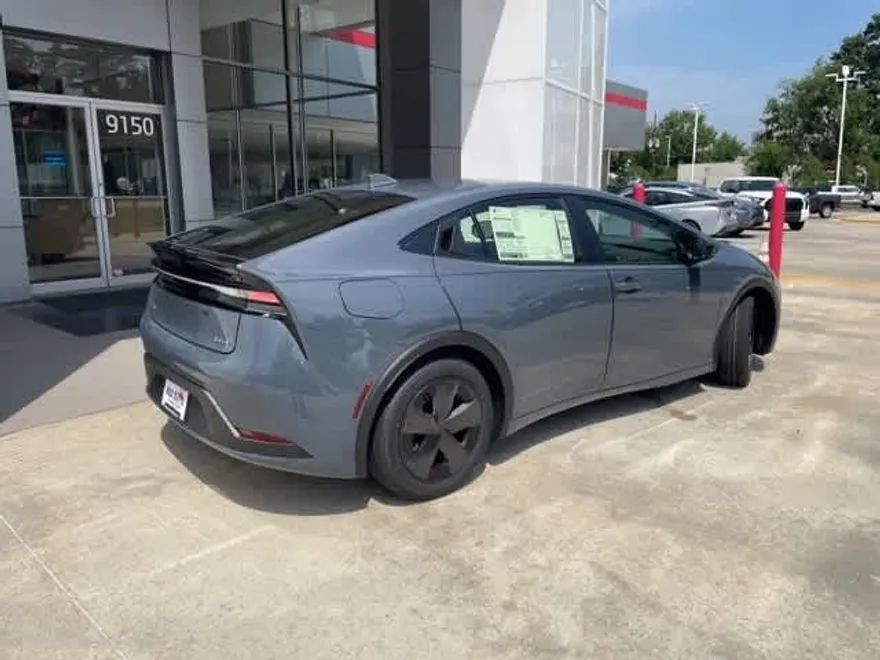 2025 Toyota Prius Plug-in Hybrid SE photo 1