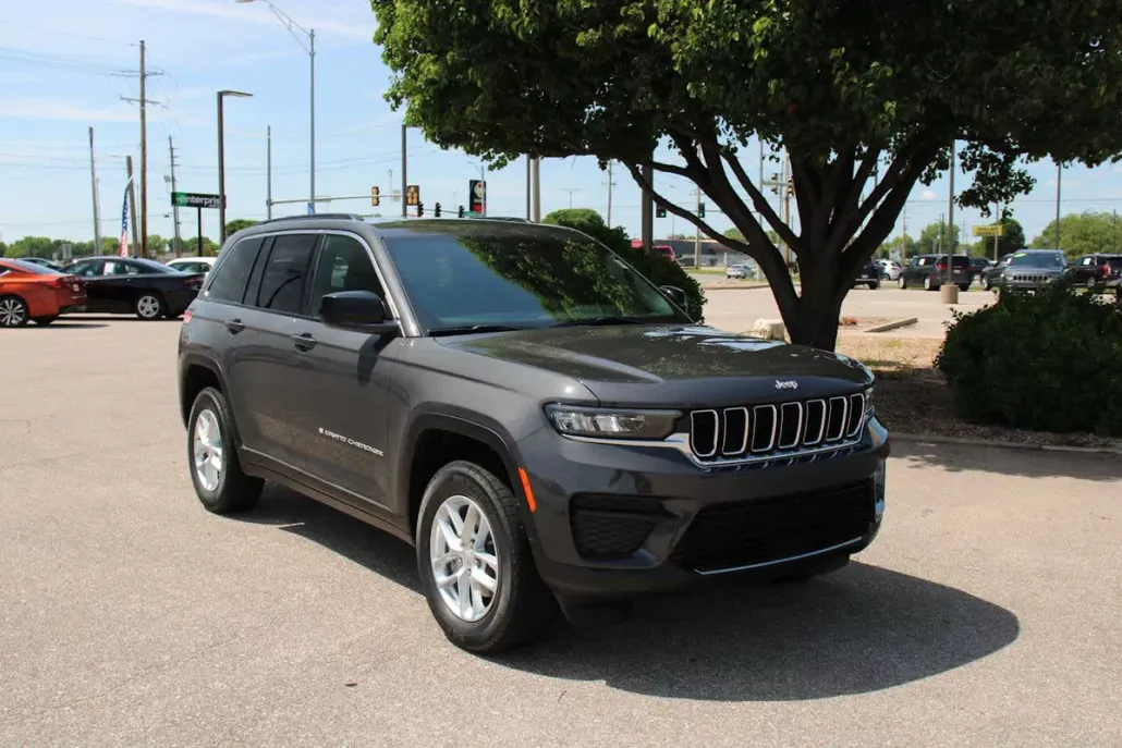 2025 Jeep Grand Cherokee Laredo Altitude photo 1