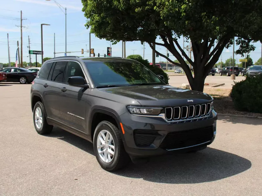 2025 Jeep Grand Cherokee Laredo Altitude photo 1