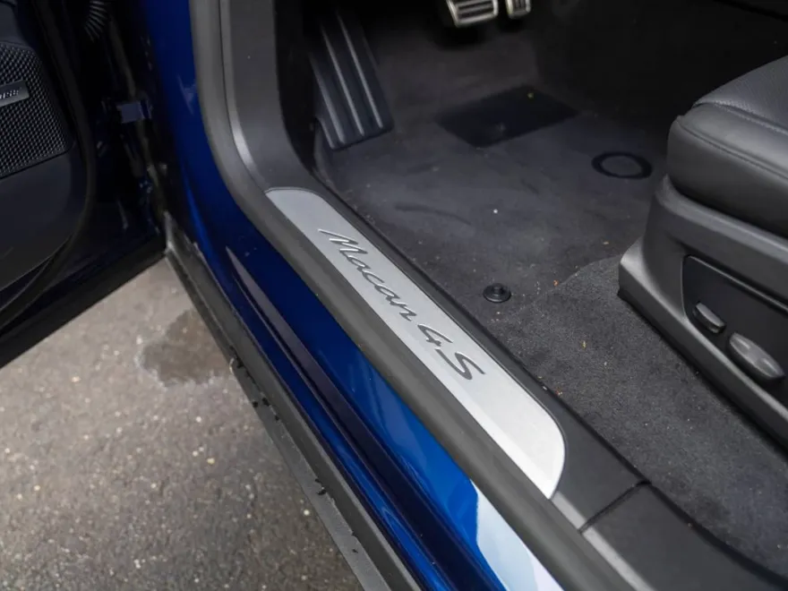 2025 Porsche Macan Electric photo 29