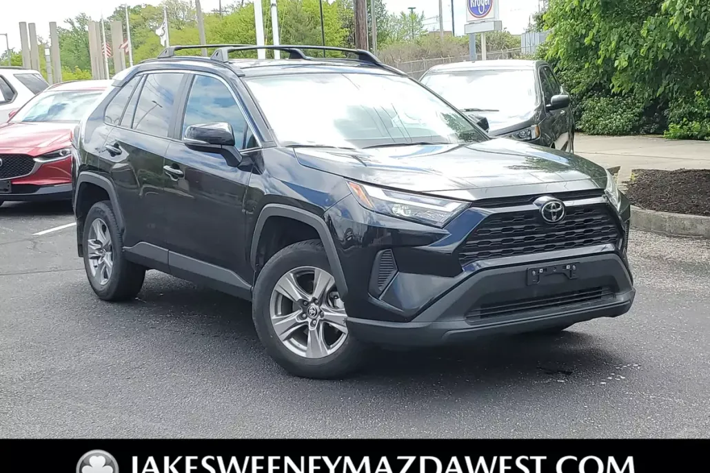 2024 Toyota RAV4 XLE photo 1