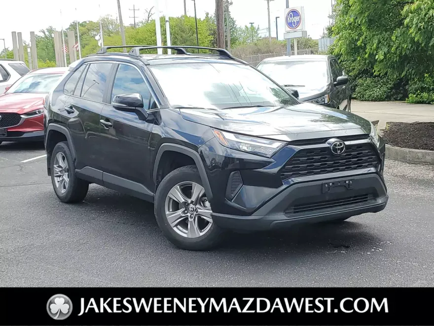2024 Toyota RAV4 XLE photo 1