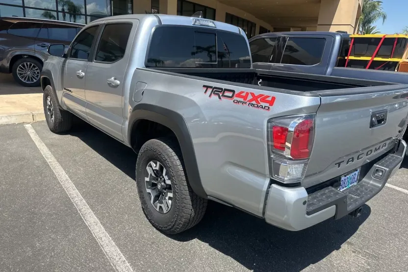 2023 Toyota Tacoma V6 4x4 photo 1