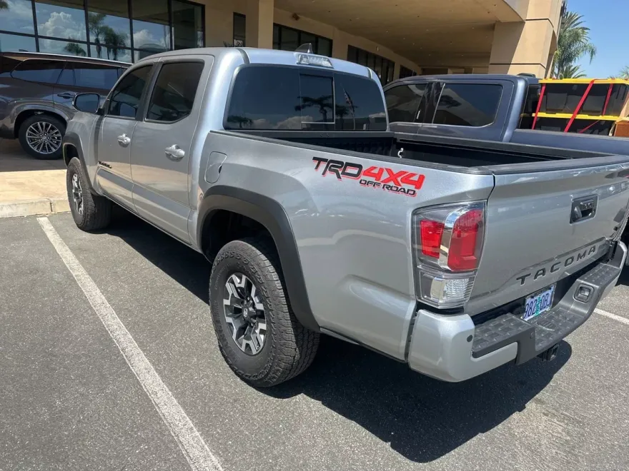 2023 Toyota Tacoma V6 4x4 photo 1