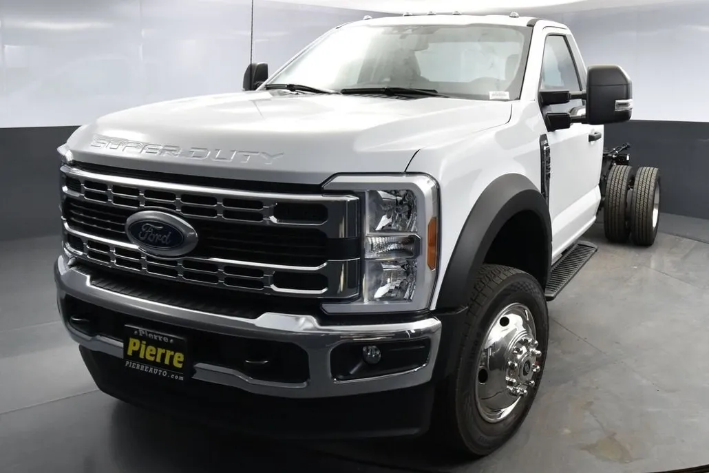 2024 Ford F-450 photo 1