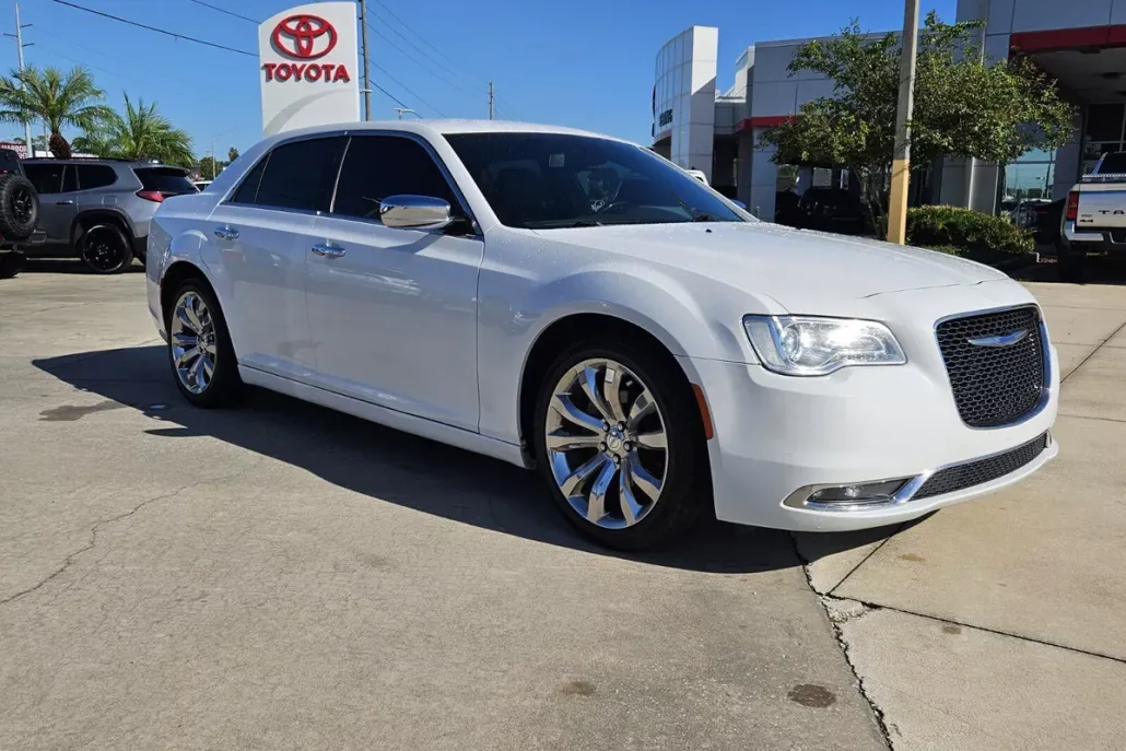 2019 Chrysler 300 Limited photo 1