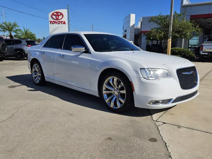 2019 Chrysler 300 Limited photo 1