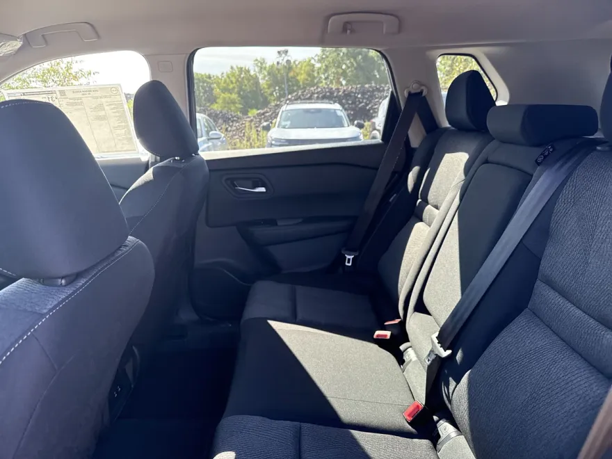 2026 Nissan Rogue SV photo 1