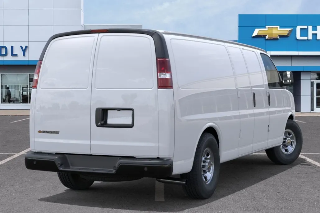 2025 Chevrolet Express Cargo 3500 photo 1