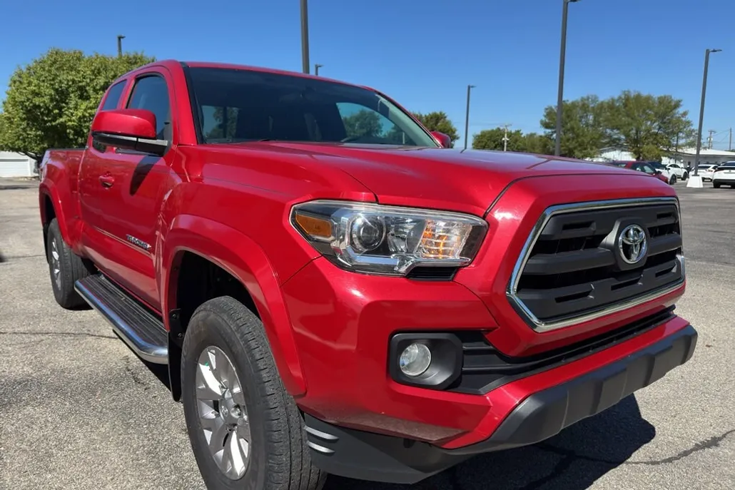 2016 Toyota Tacoma SR5 photo 1
