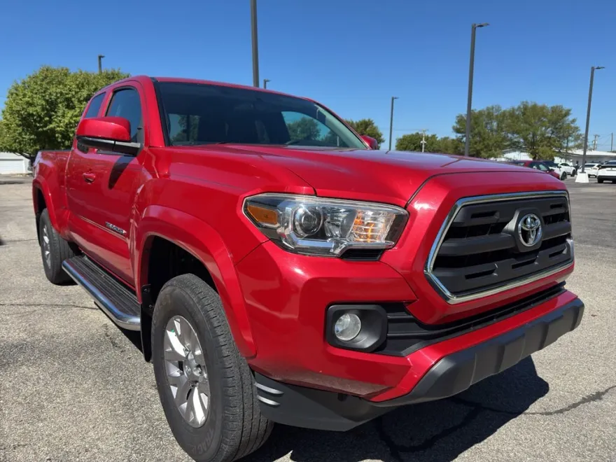 2016 Toyota Tacoma SR5 photo 1