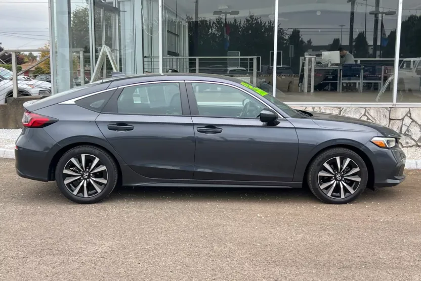 2024 Honda Civic Hatchback EX-L photo 1