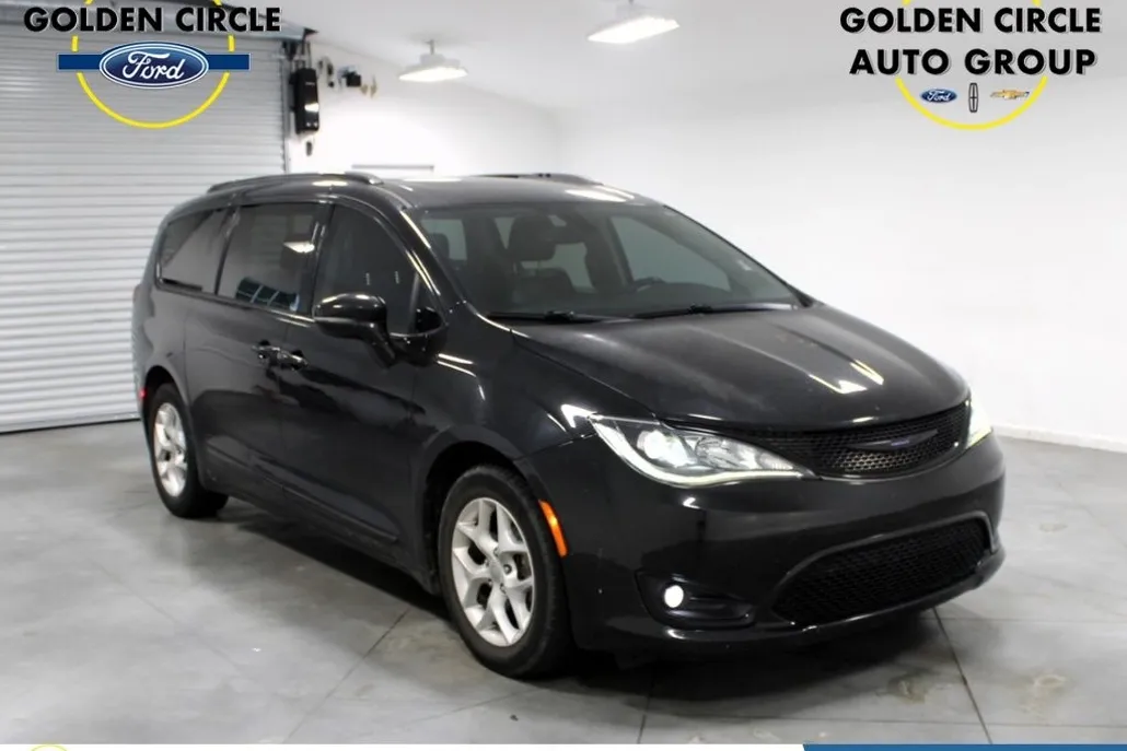 2020 Chrysler Pacifica Limited photo 1