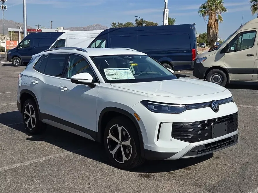2025 Volkswagen Tiguan SE photo 1