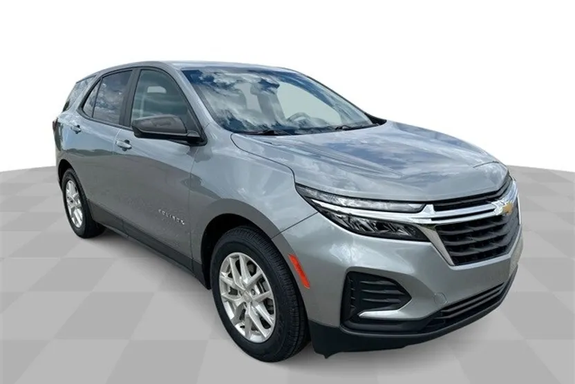 2023 Chevrolet Equinox LS photo 1