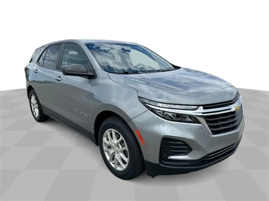 2023 Chevrolet Equinox LS photo 1