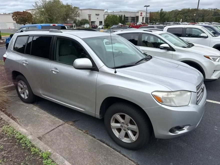 2010 Toyota Highlander Base photo 1