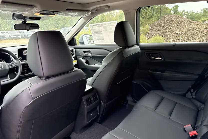 2026 Nissan Rogue SV photo 1