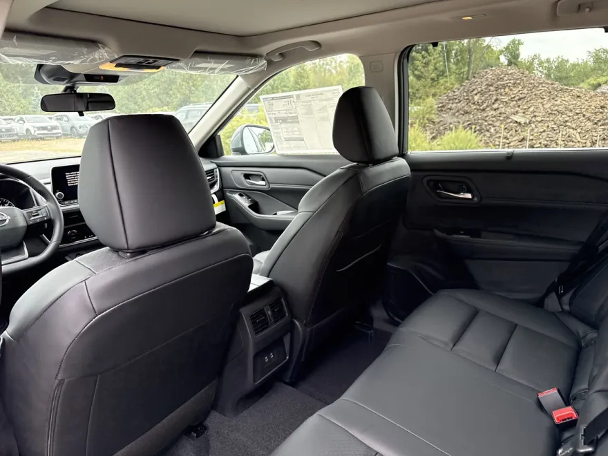 2026 Nissan Rogue SV photo 1