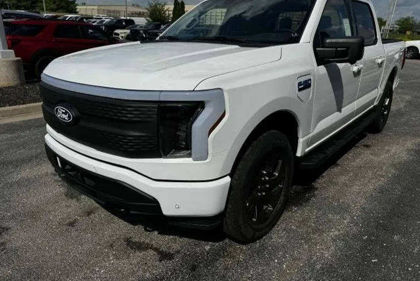 2025 Ford F-150 Lightning photo 1