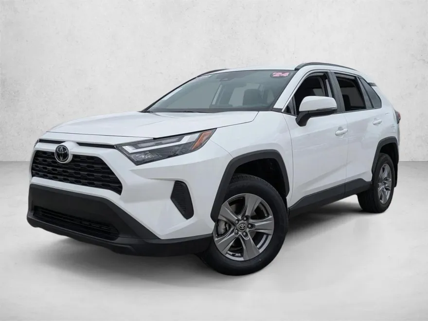 2024 Toyota RAV4 XLE photo 1
