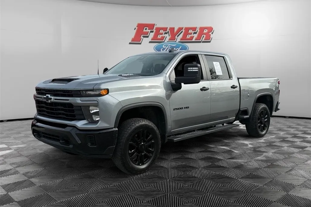 2024 Chevrolet Silverado 2500HD Custom photo 1