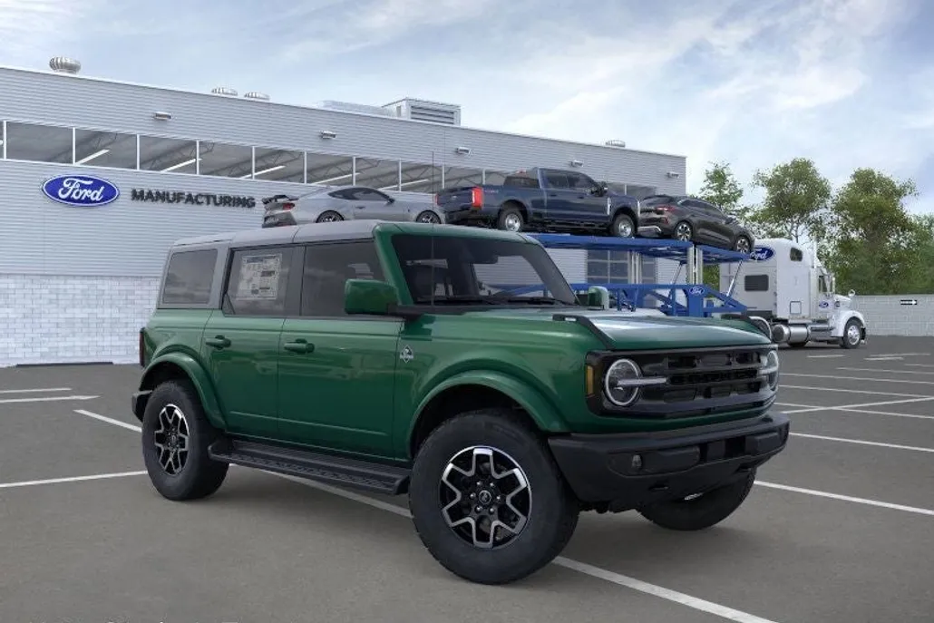 2025 Ford Bronco Outer Banks photo 1
