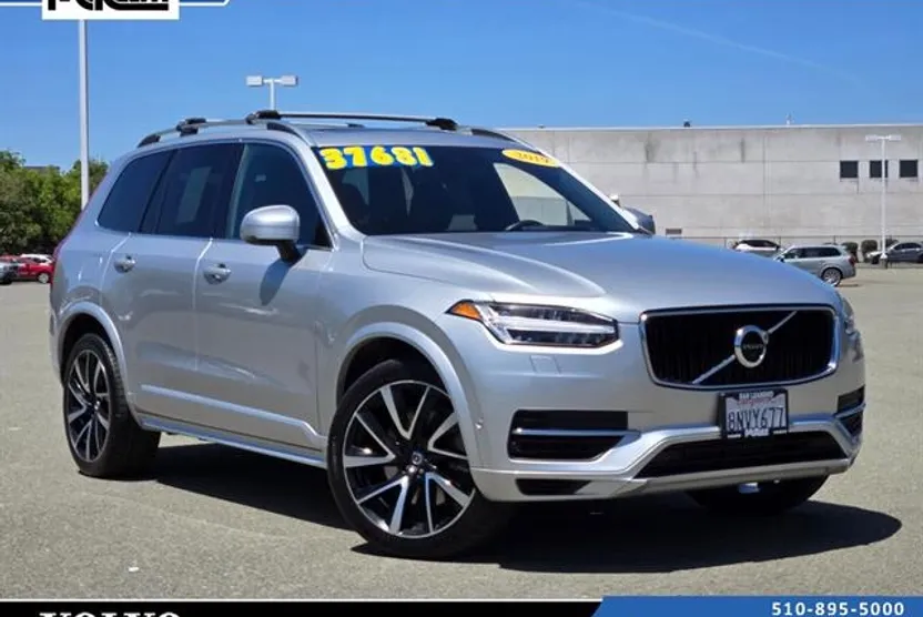 2019 Volvo XC90 Momentum photo 1