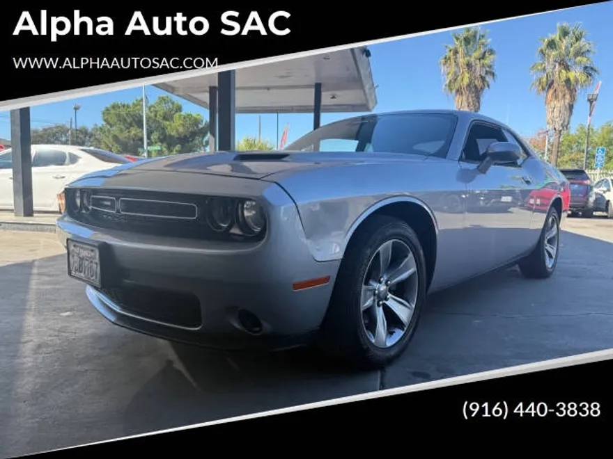 2015 Dodge Challenger SXT photo 1