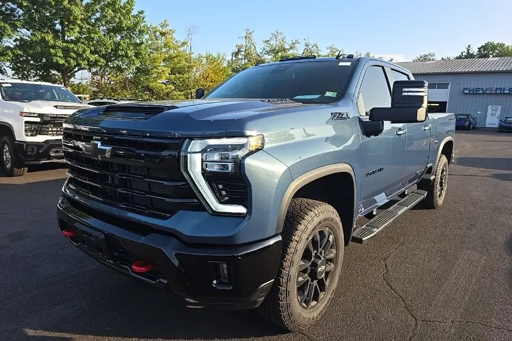 2025 Chevrolet Silverado 3500HD LT photo 1