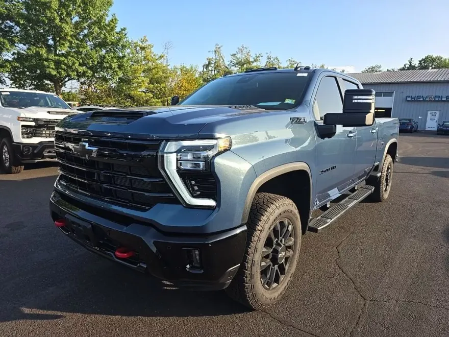 2025 Chevrolet Silverado 3500HD LT photo 1