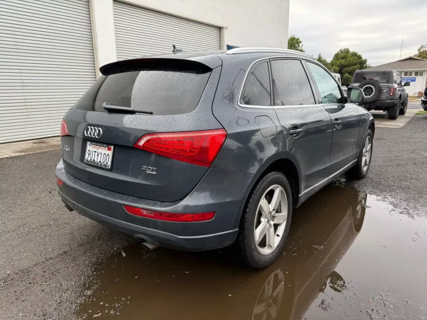 2011 Audi Q5 2.0T Premium photo 1