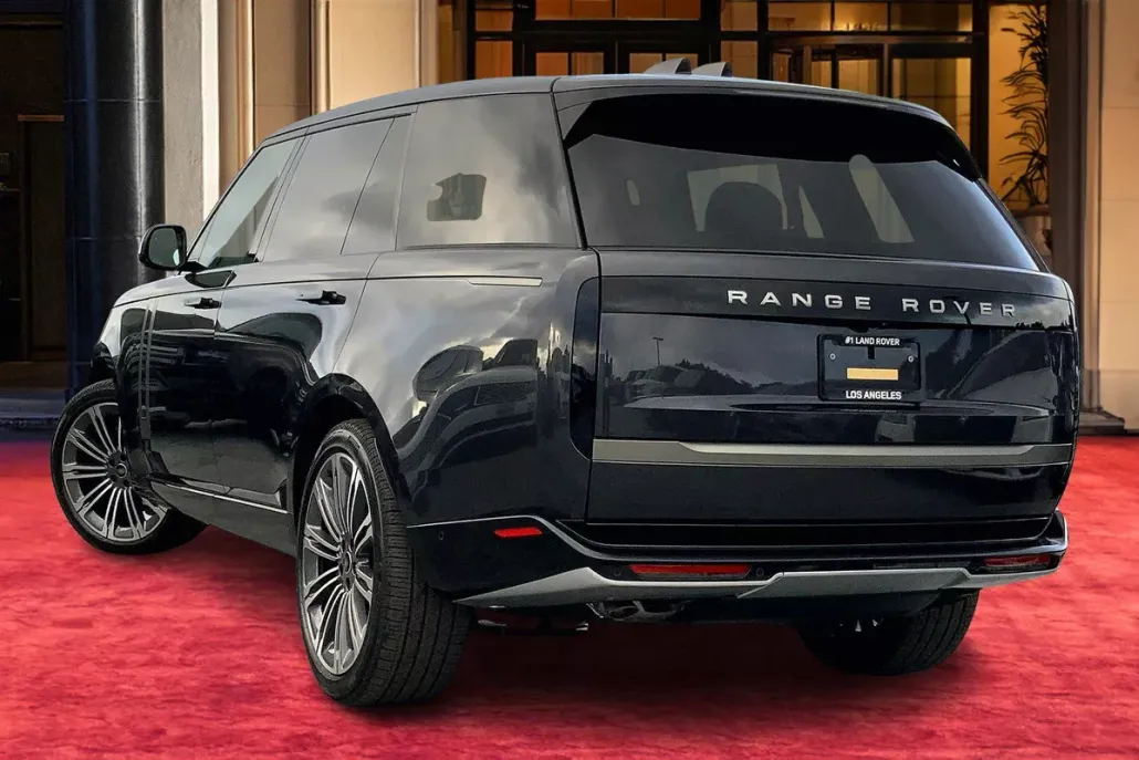 2025 Land Rover Range Rover SE photo 1