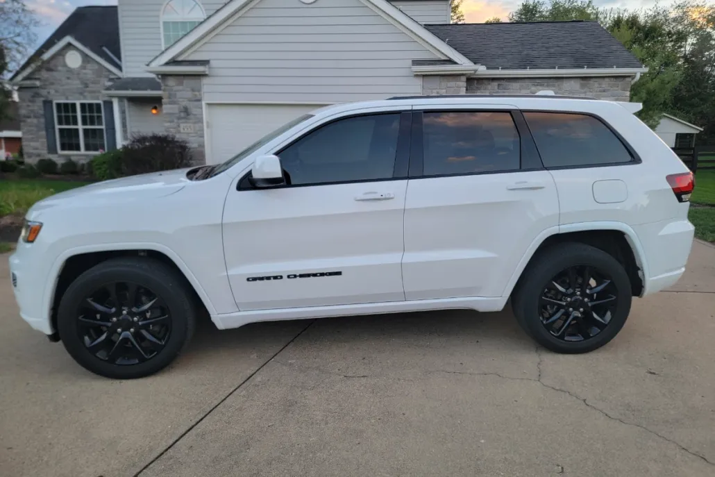 2021 Jeep Grand Cherokee Laredo X photo 1