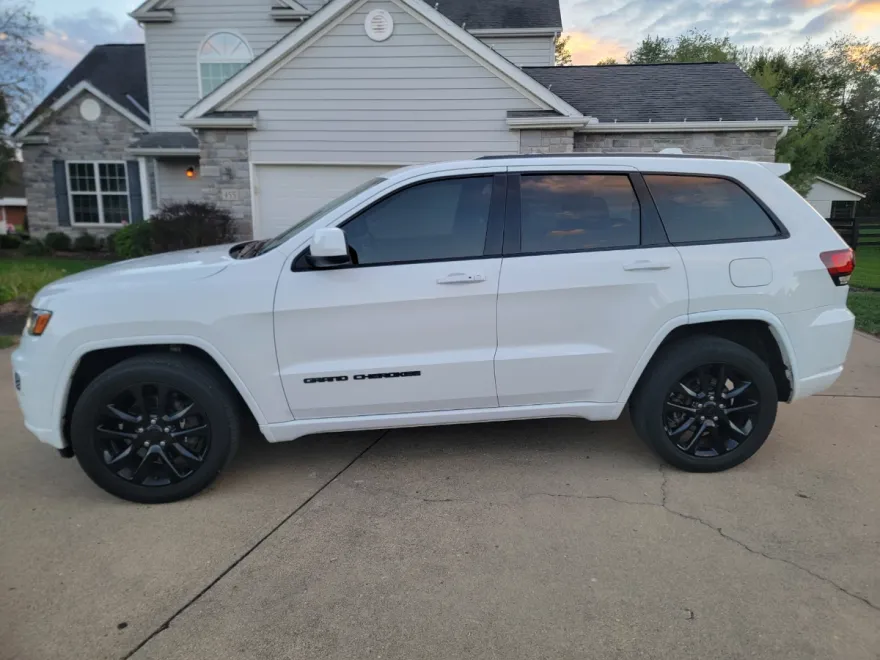 2021 Jeep Grand Cherokee Laredo X photo 1