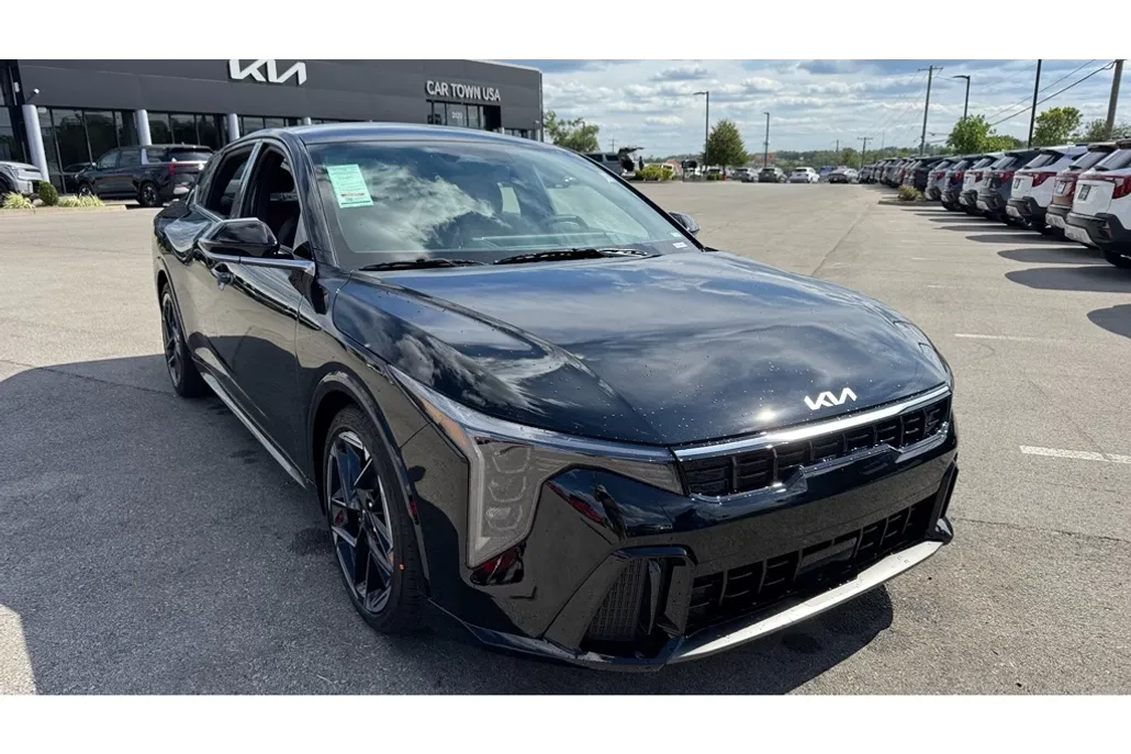 2025 Kia K4 GT-Line photo 1