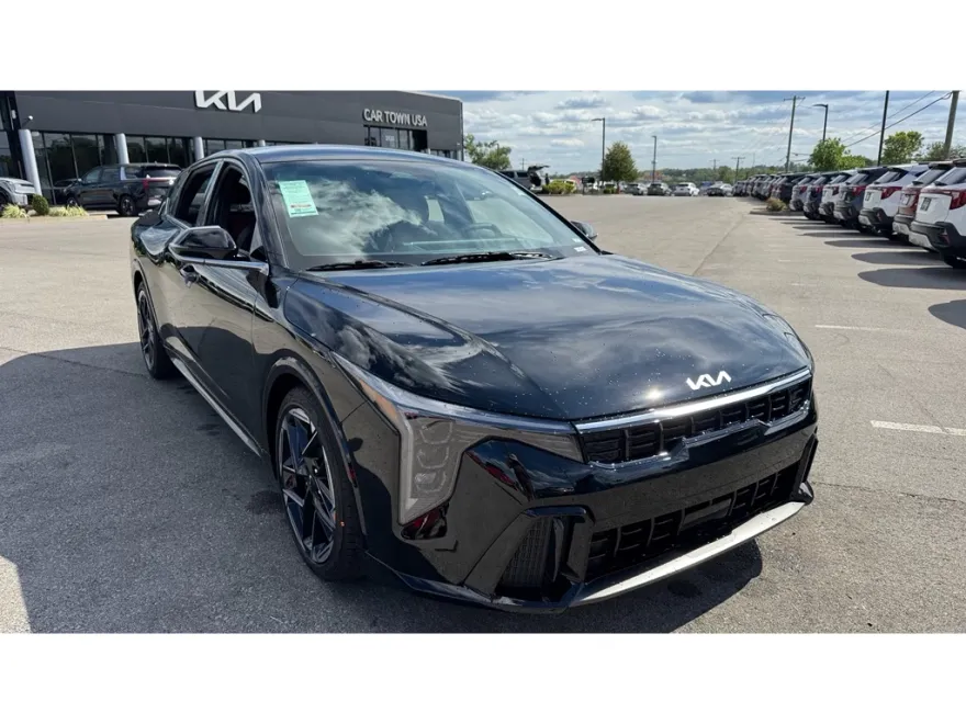 2025 Kia K4 GT-Line photo 1