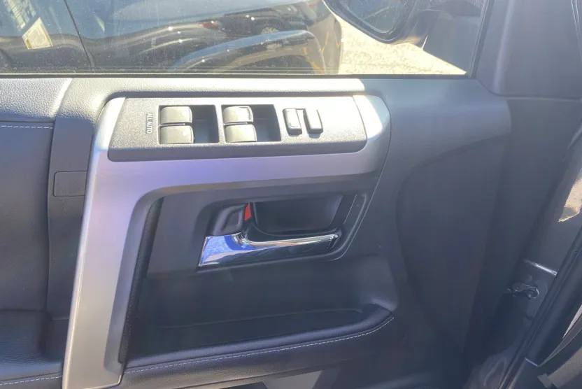 2022 Toyota 4Runner SR5 photo 1