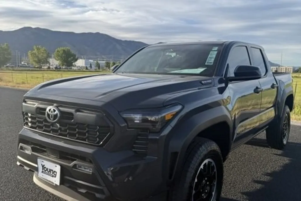 2025 Toyota Tacoma TRD Double Cab photo 1
