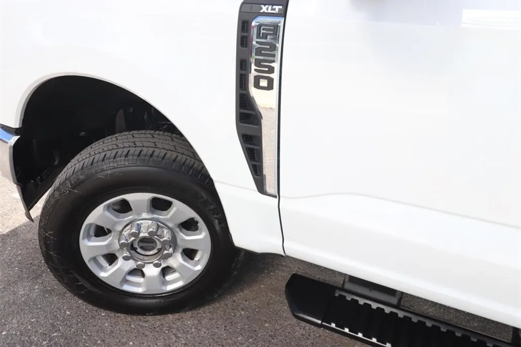 2024 Ford F-250 XLT photo 1