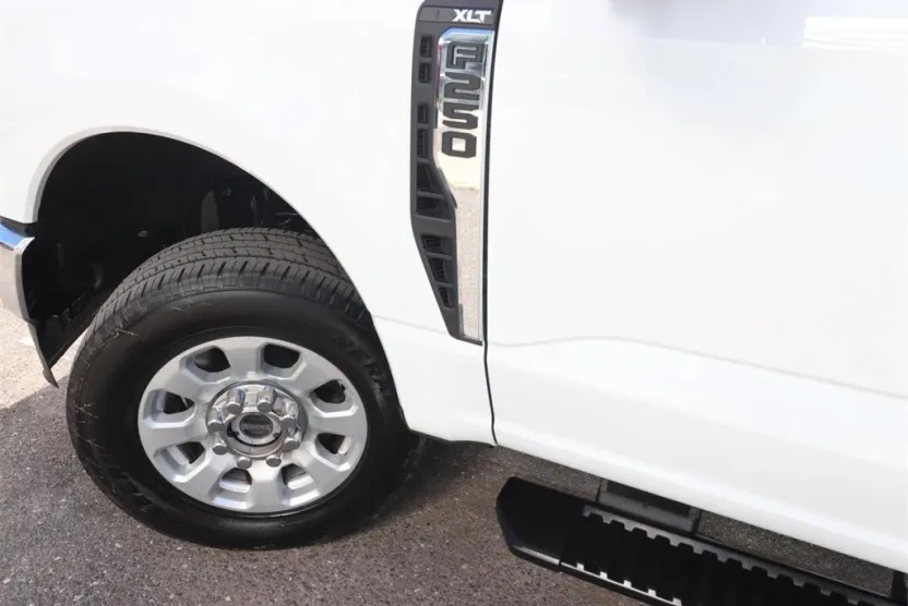 2024 Ford F-250 XLT photo 1