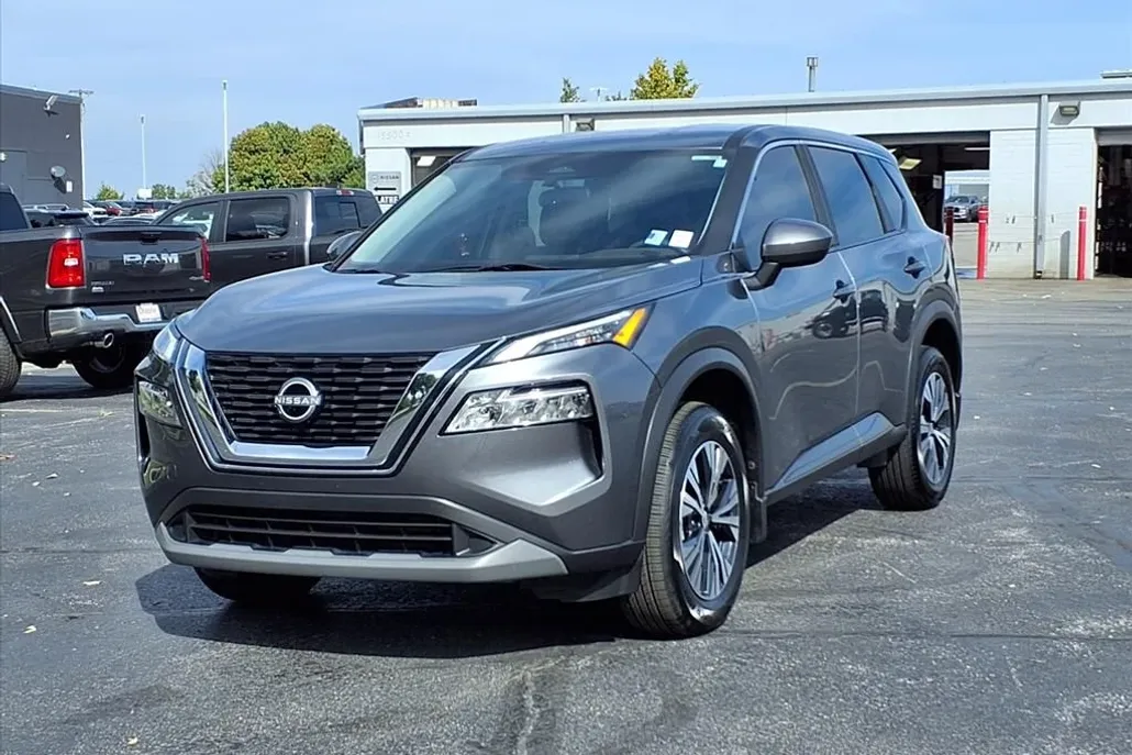 2023 Nissan Rogue SV photo 1