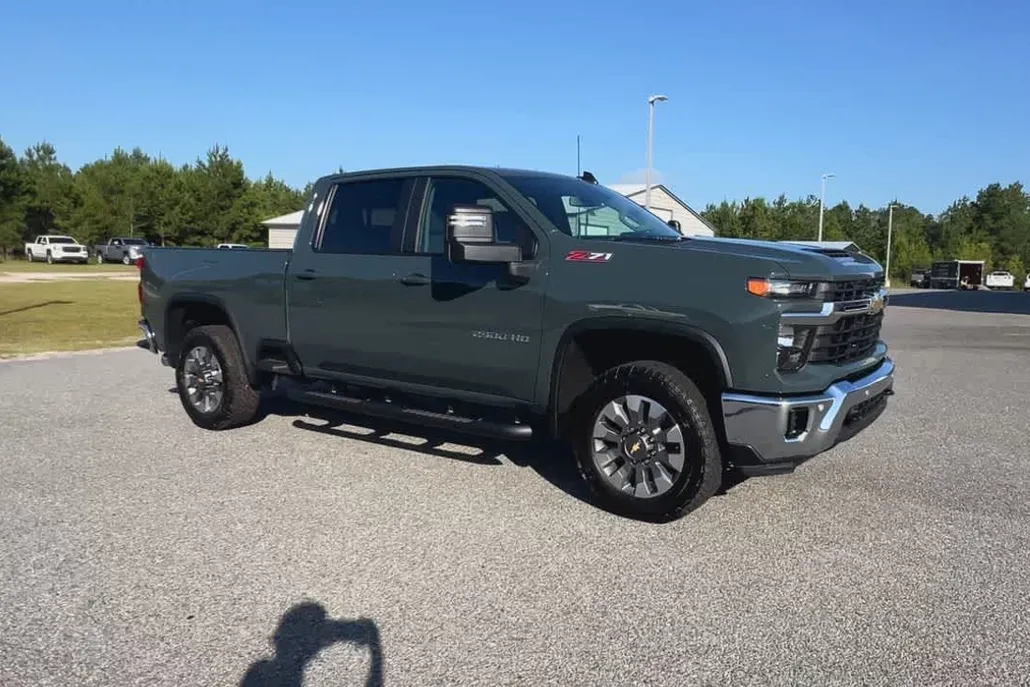 2025 Chevrolet Silverado 2500HD LT photo 1