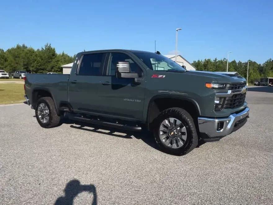 2025 Chevrolet Silverado 2500HD LT photo 1