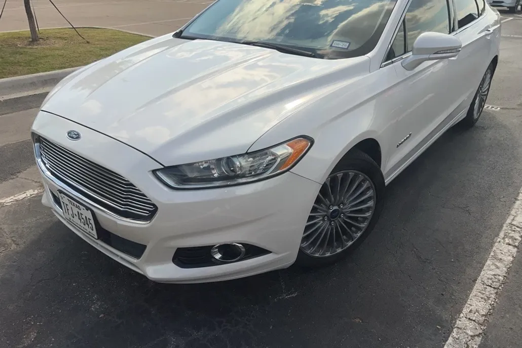 2013 Ford Fusion Titanium Hybrid photo 1