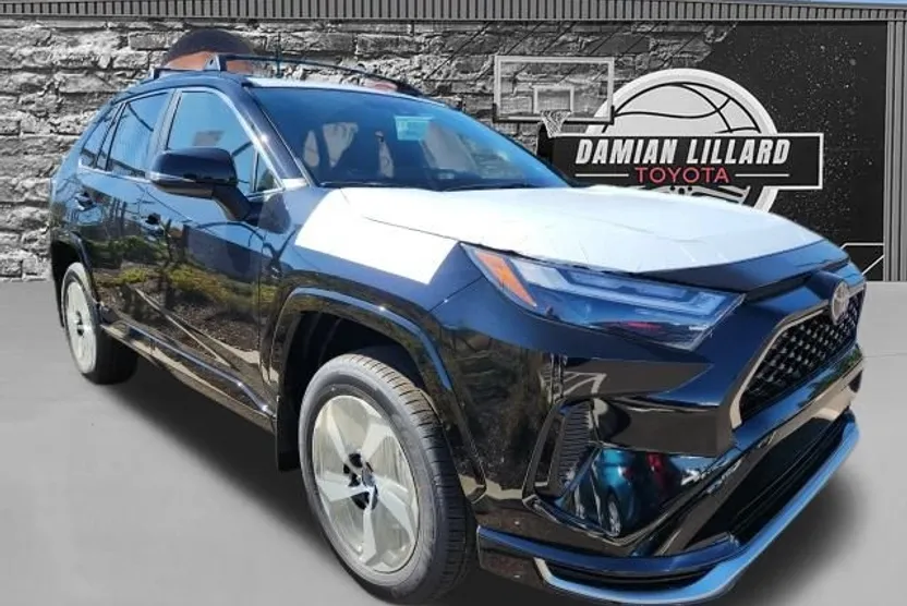 2025 Toyota RAV4 Hybrid SE photo 1